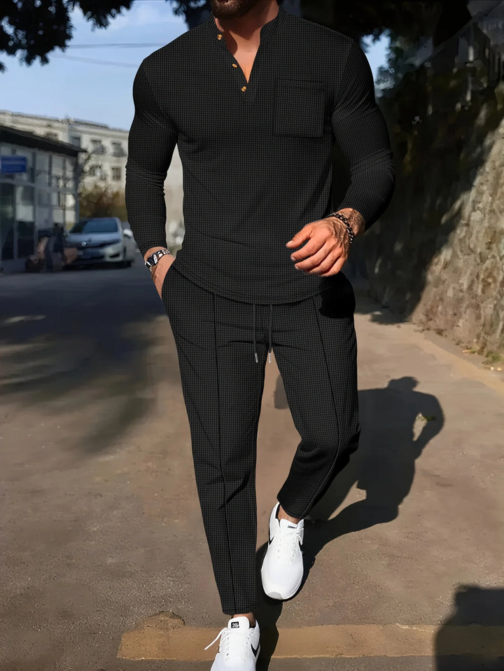 Herren-Zweiteiler aus Waffelstoff – Henley-Oberteil und lässige Hose