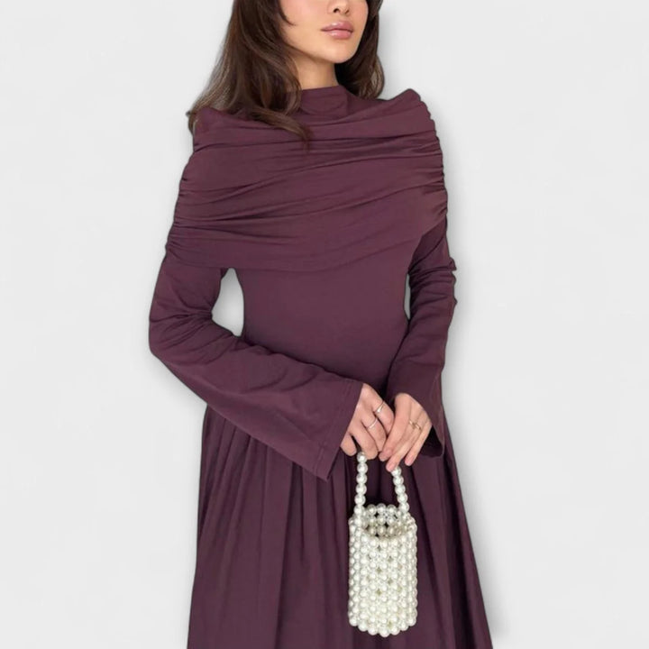 Langes plissiertes Damenkleid – Stehkragen, lange Ärmel