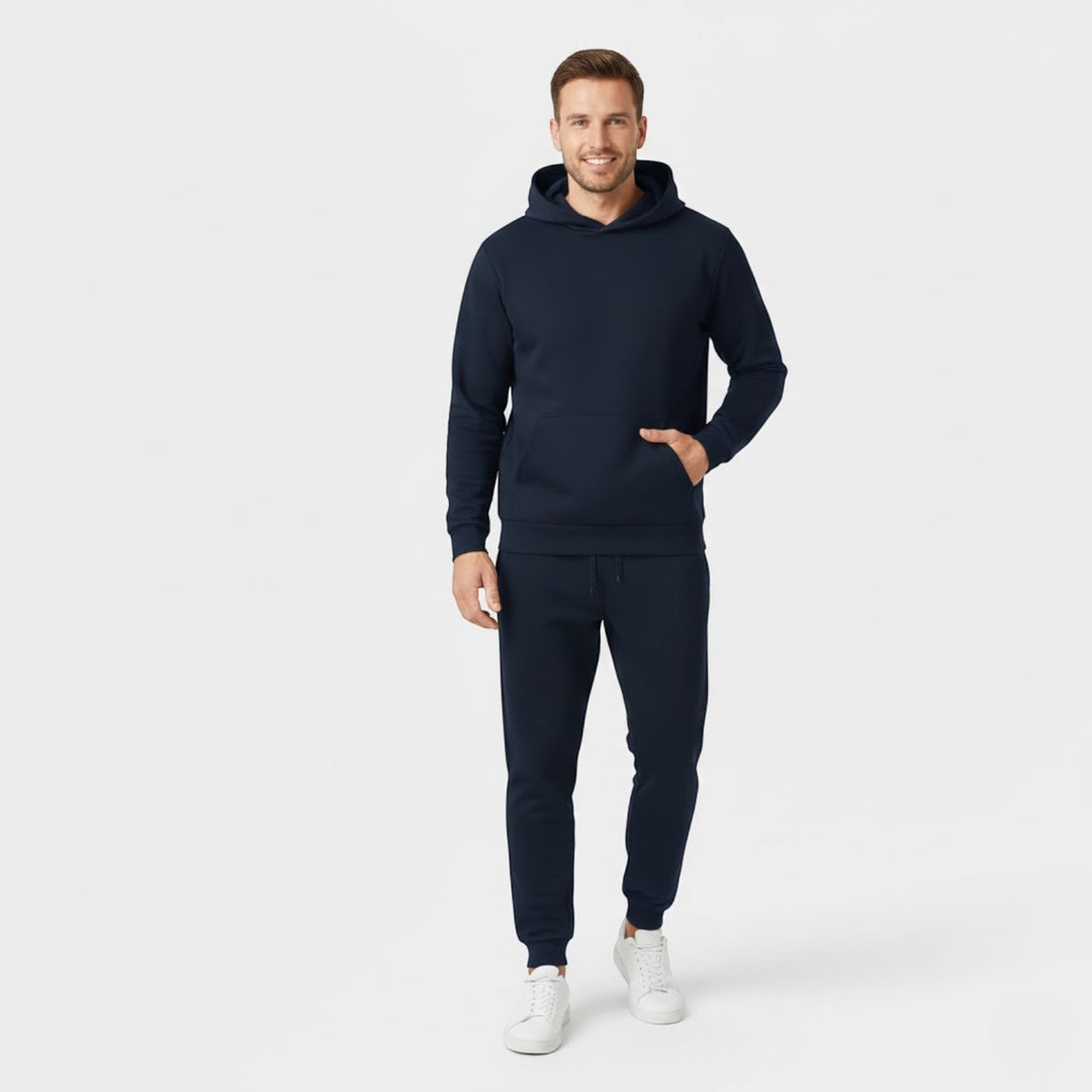 Herren Sportset mit Kapuze aus Fleece – warmer, eleganter Minimalismus