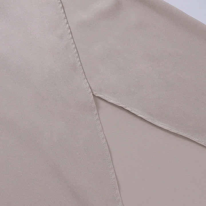 Damen Slip-Kleid mit V-Ausschnitt und Schlitz – Slim Fit mit Trägern | Seidig Drapiert