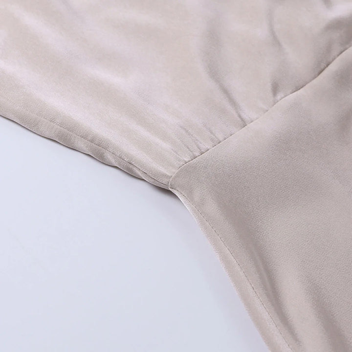 Damen Slip-Kleid mit V-Ausschnitt und Schlitz – Slim Fit mit Trägern | Seidig Drapiert