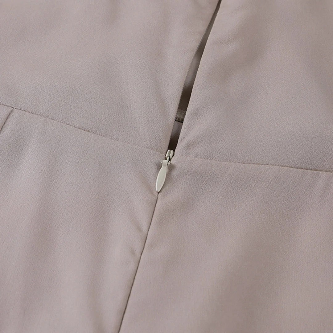 Damen Slip-Kleid mit V-Ausschnitt und Schlitz – Slim Fit mit Trägern | Seidig Drapiert