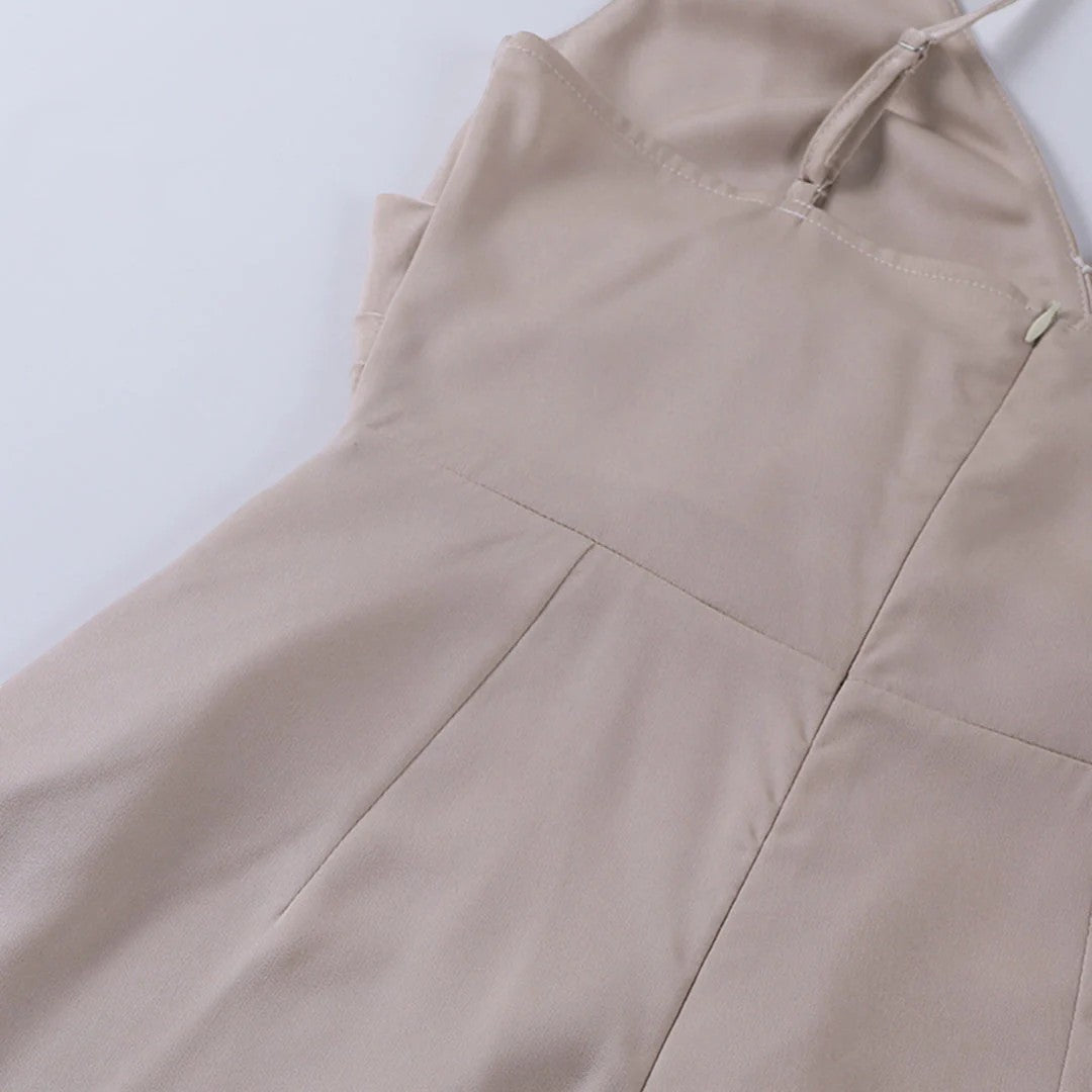 Damen Slip-Kleid mit V-Ausschnitt und Schlitz – Slim Fit mit Trägern | Seidig Drapiert