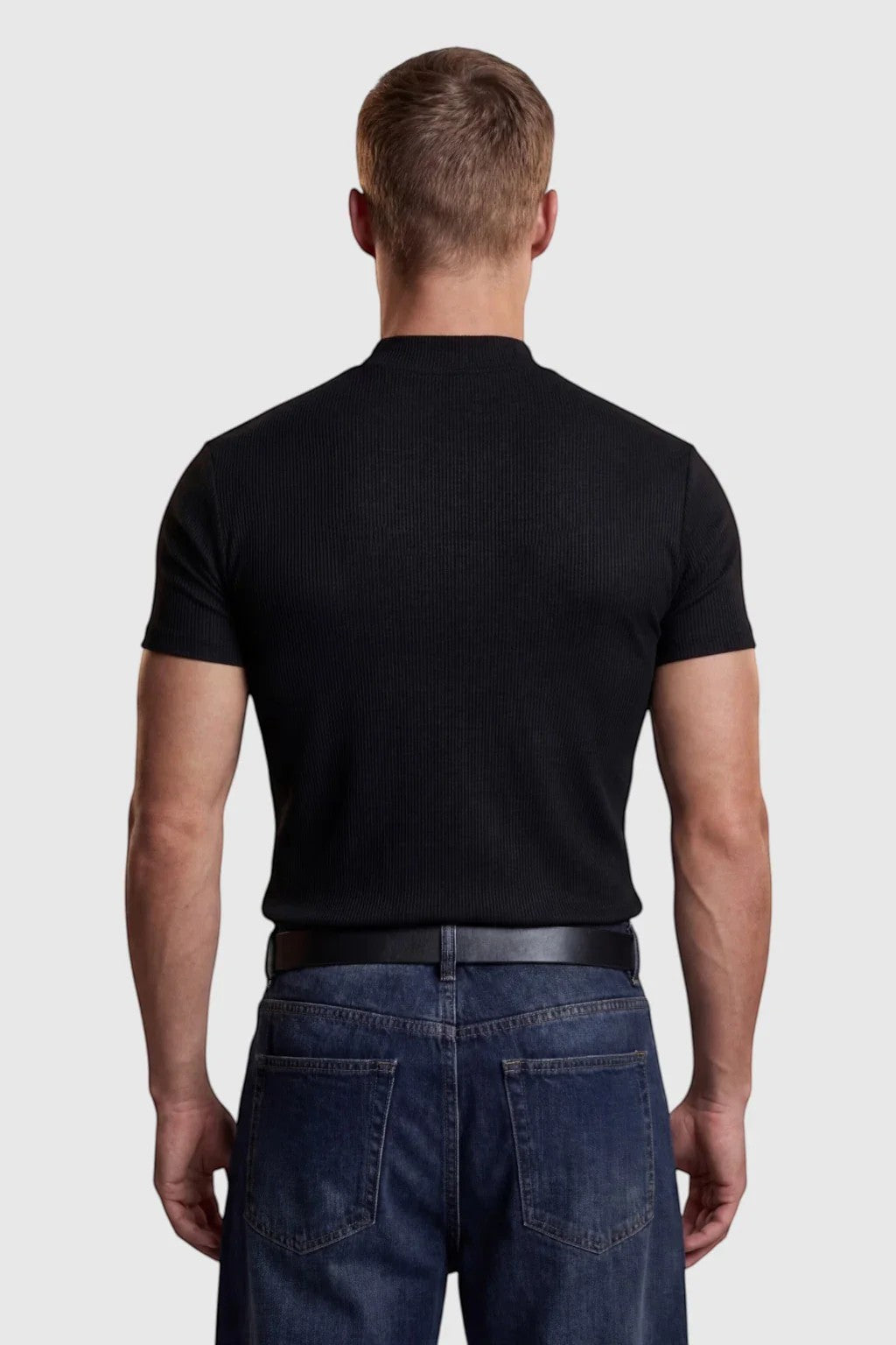 Figurbetontes Stretch-T-Shirt für Herren – Slim Fit, gerippter Kragen