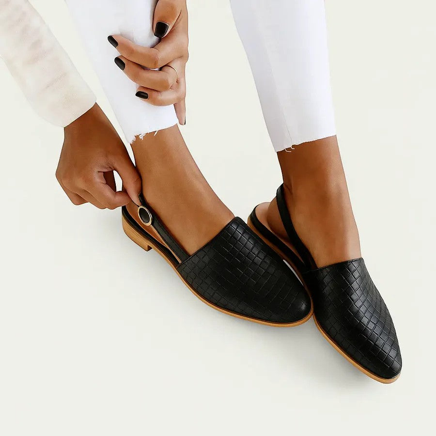 Damen flache Slingback-Sandalen aus Leder – spitze Spitze mit Schnallenriemen