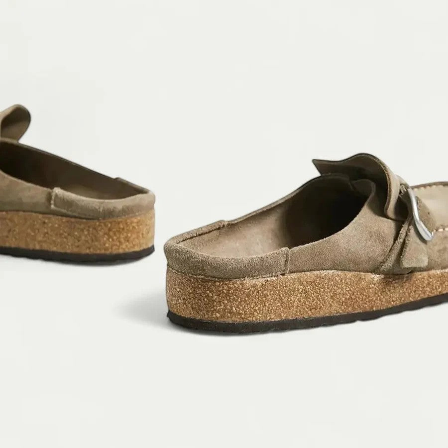 Damen flache Mules aus Wildleder – Schnallenriemen, Slip-on-Design