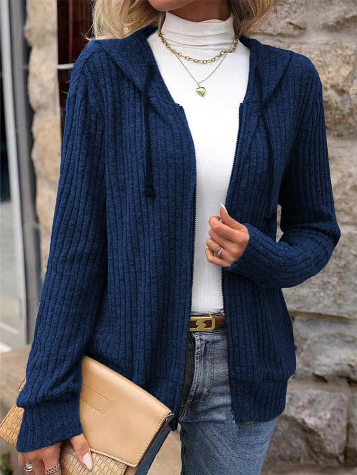 Damen Cardigan aus geripptem Strick – Reißverschluss mit Kapuze, weiter lässiger Schnitt
