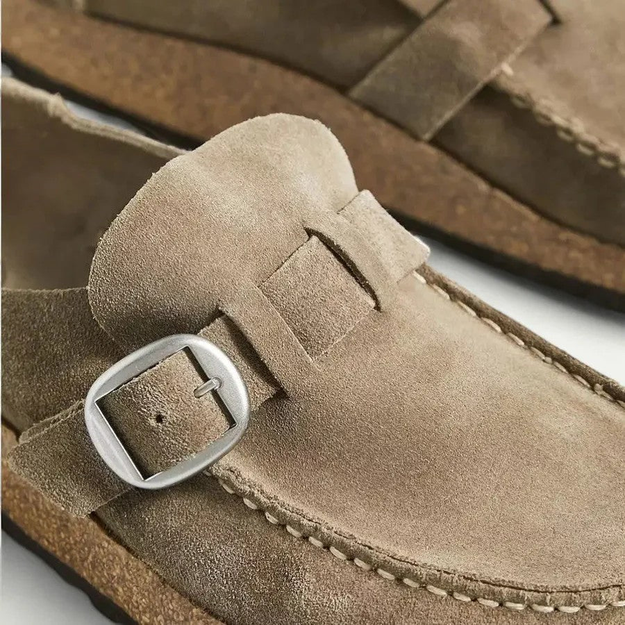 Damen flache Mules aus Wildleder – Schnallenriemen, Slip-on-Design