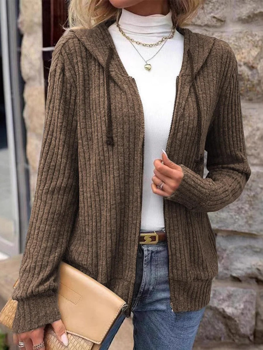 Damen-Cardigan mit Kapuze aus Rippenstrick – Reißverschluss, weiter Schnitt