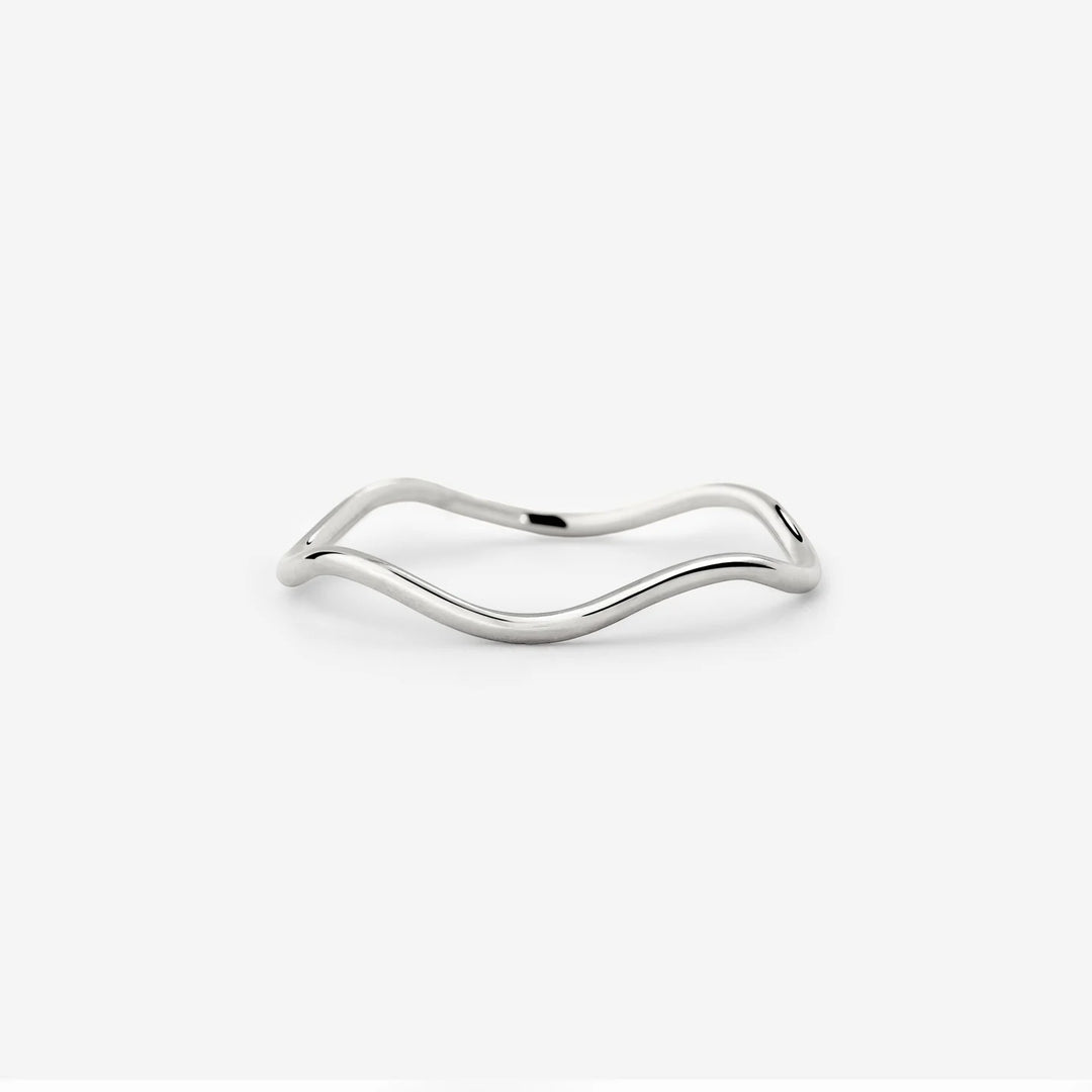 Damenring aus Edelstahl in Wellenform – minimalistisches, poliertes Design
