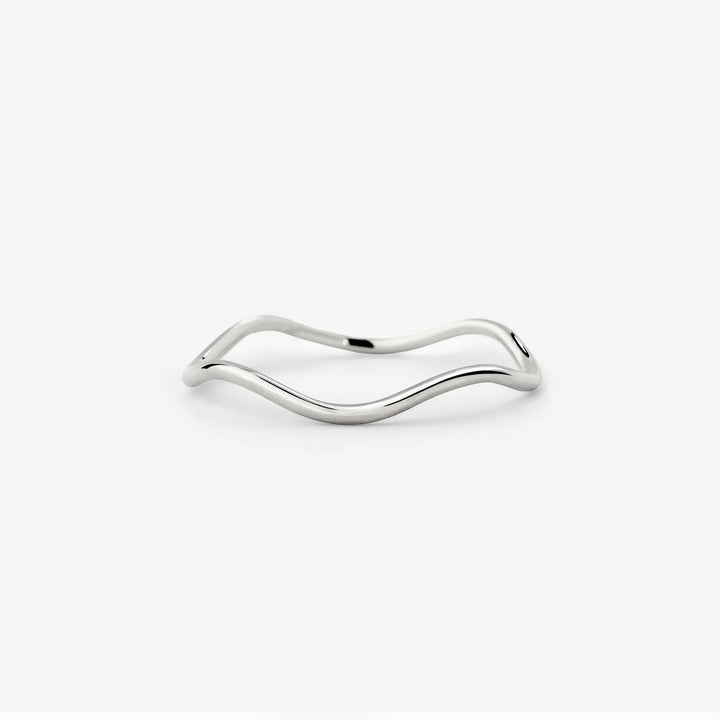 Damenring aus Edelstahl in Wellenform – minimalistisches, poliertes Design
