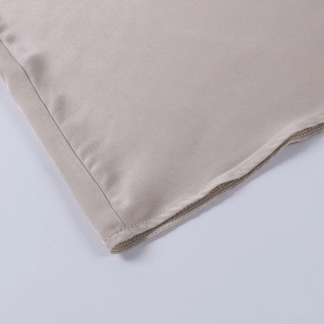 Damen Slip-Kleid mit V-Ausschnitt und Schlitz – Slim Fit mit Trägern | Seidig Drapiert