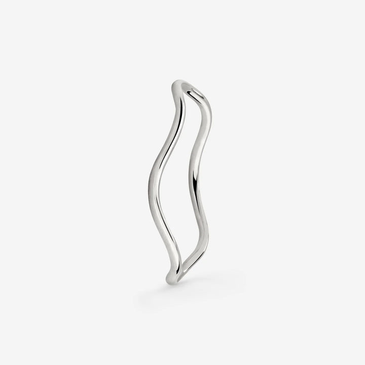 Damenring aus Edelstahl in Wellenform – minimalistisches, poliertes Design