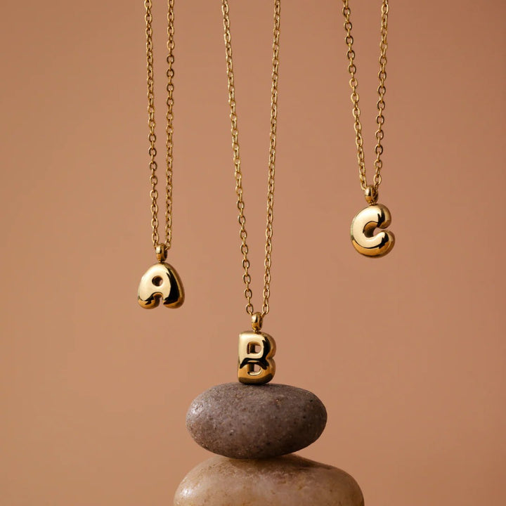 Collana Iniziale Placcata Oro per Donna – Ciondolo Lettera Bubble