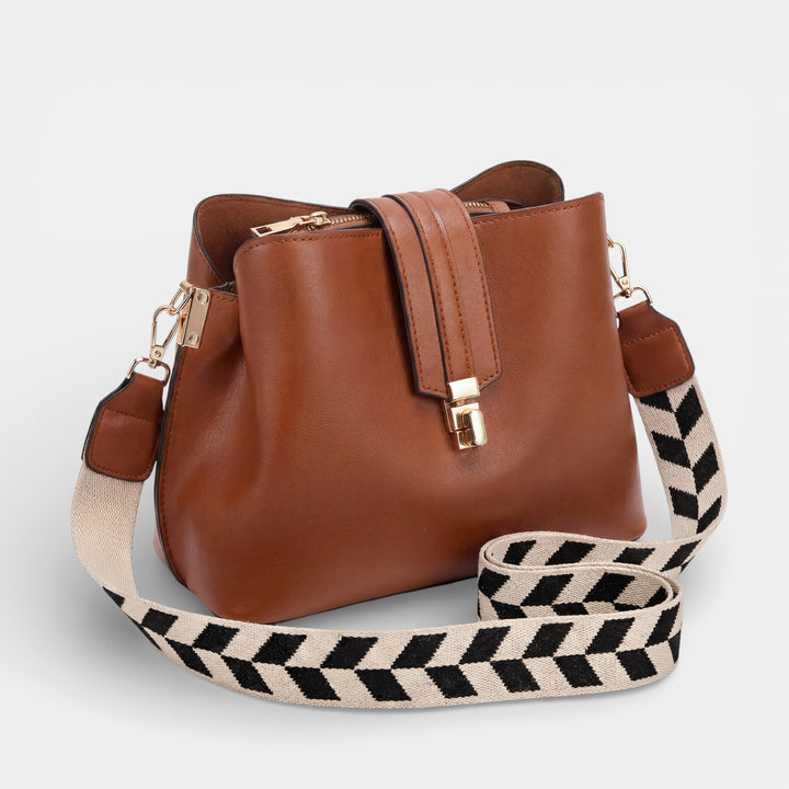Borsa secchiello in pelle liscia per donna – Chiusura con patta e lucchetto