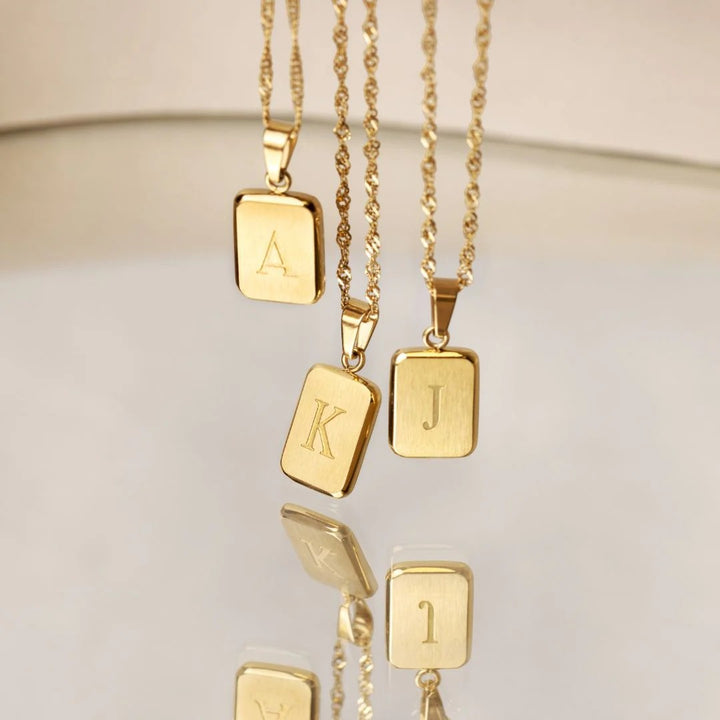 Collana Lettera Iniziale Donna – Ciondolo Leggero Placcato Oro