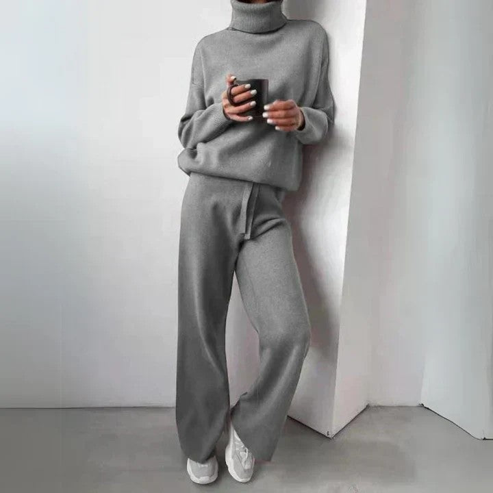 Damen Lounge-Set aus Strick – Rollkragen und Hose mit Kordelzug