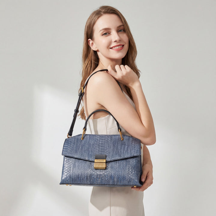Damen Handtasche aus strukturiertem Leder – Klappverschluss mit Schlangenoptik