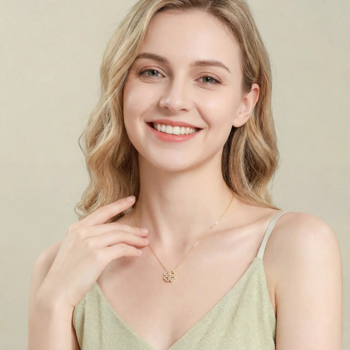 Claire Mode | Collana donna con pendente trifoglio magnetico pieghevole