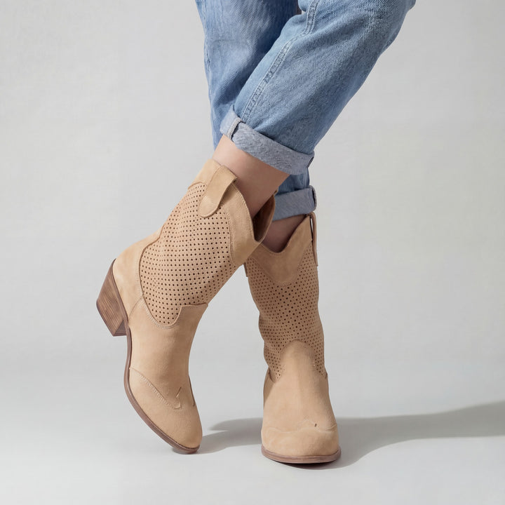 Damen Stiefeletten aus Wildleder – Mittlerer Absatz, strukturierter Schnitt
