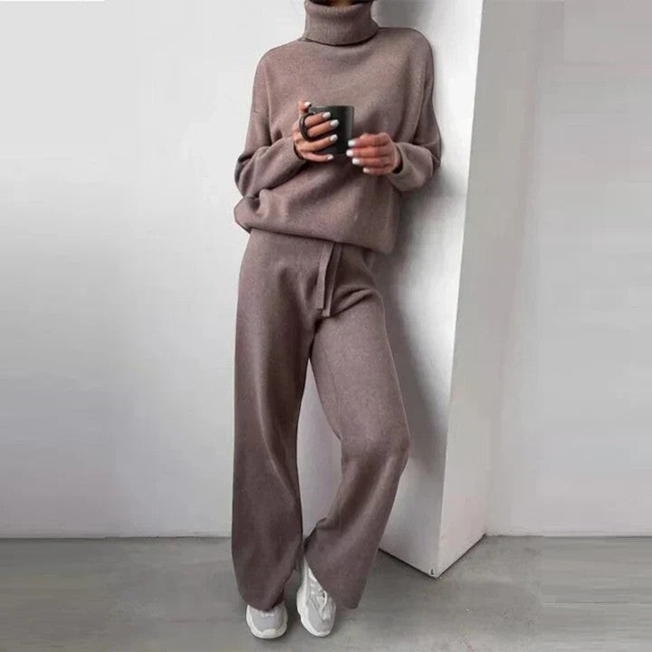 Damen Lounge-Set aus Strick – Rollkragen und Hose mit Kordelzug