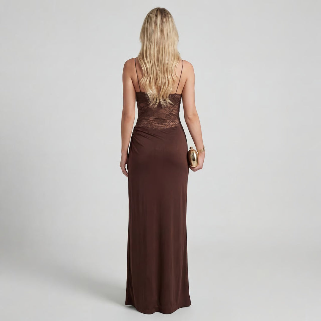 Dame kjole i blonder med bare skuldre – Figurformet maxi-kjole