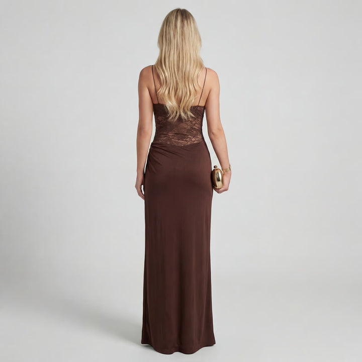 Dame kjole i blonder med bare skuldre – Figurformet maxi-kjole