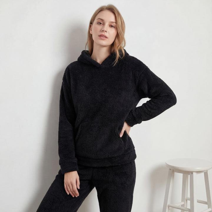 Claire Mode | Damen Lounge-Set aus flauschigem Stoff mit Kapuze und Hose mit elastischem Bund