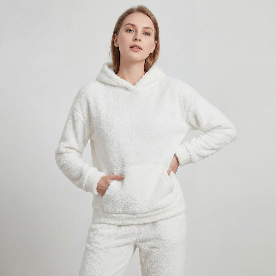 Claire Mode | Damen Lounge-Set aus flauschigem Stoff mit Kapuze und Hose mit elastischem Bund