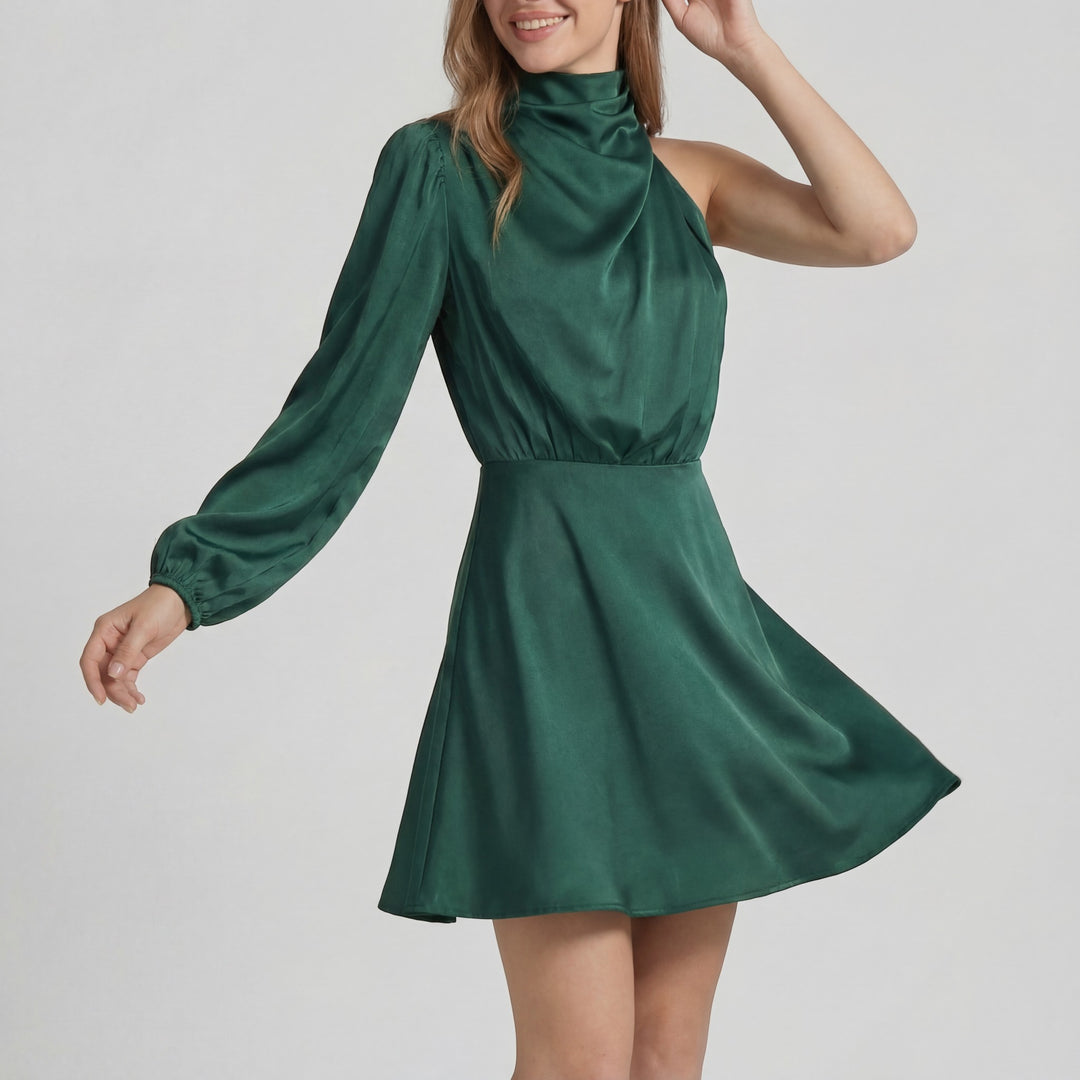 Asymmetrisches Damenkleid aus Satin – Asymmetrischer Schnitt