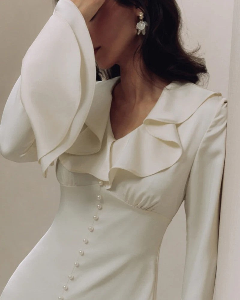 Damen Midikleid aus Stoff – Detail mit Volantkragen