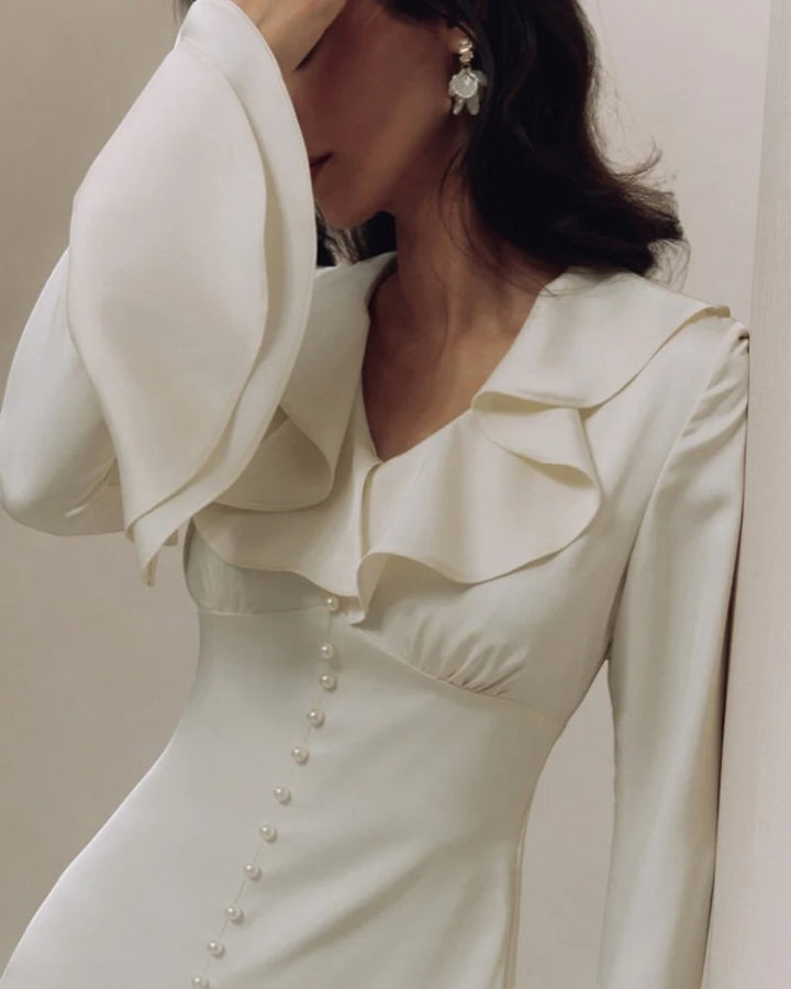 Damen Midikleid aus Stoff – Detail mit Volantkragen