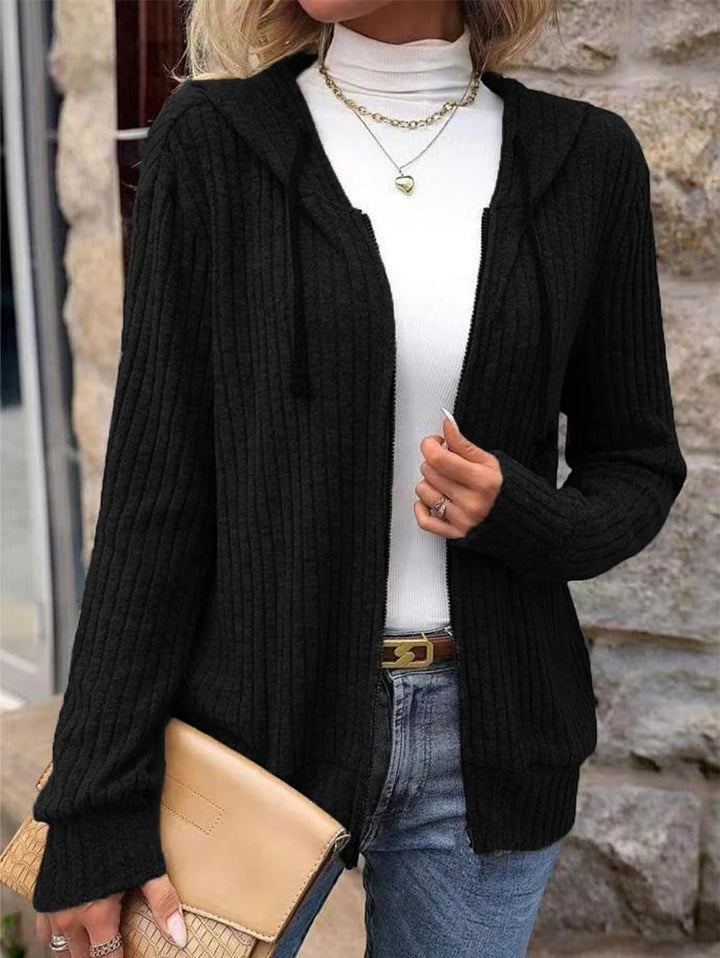Damen-Cardigan mit Kapuze aus Rippenstrick – Reißverschluss, weiter Schnitt