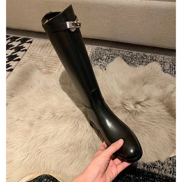 Minimalistische hohe Damenstiefel – langer Schaft, runde Spitze, lässiger Stil