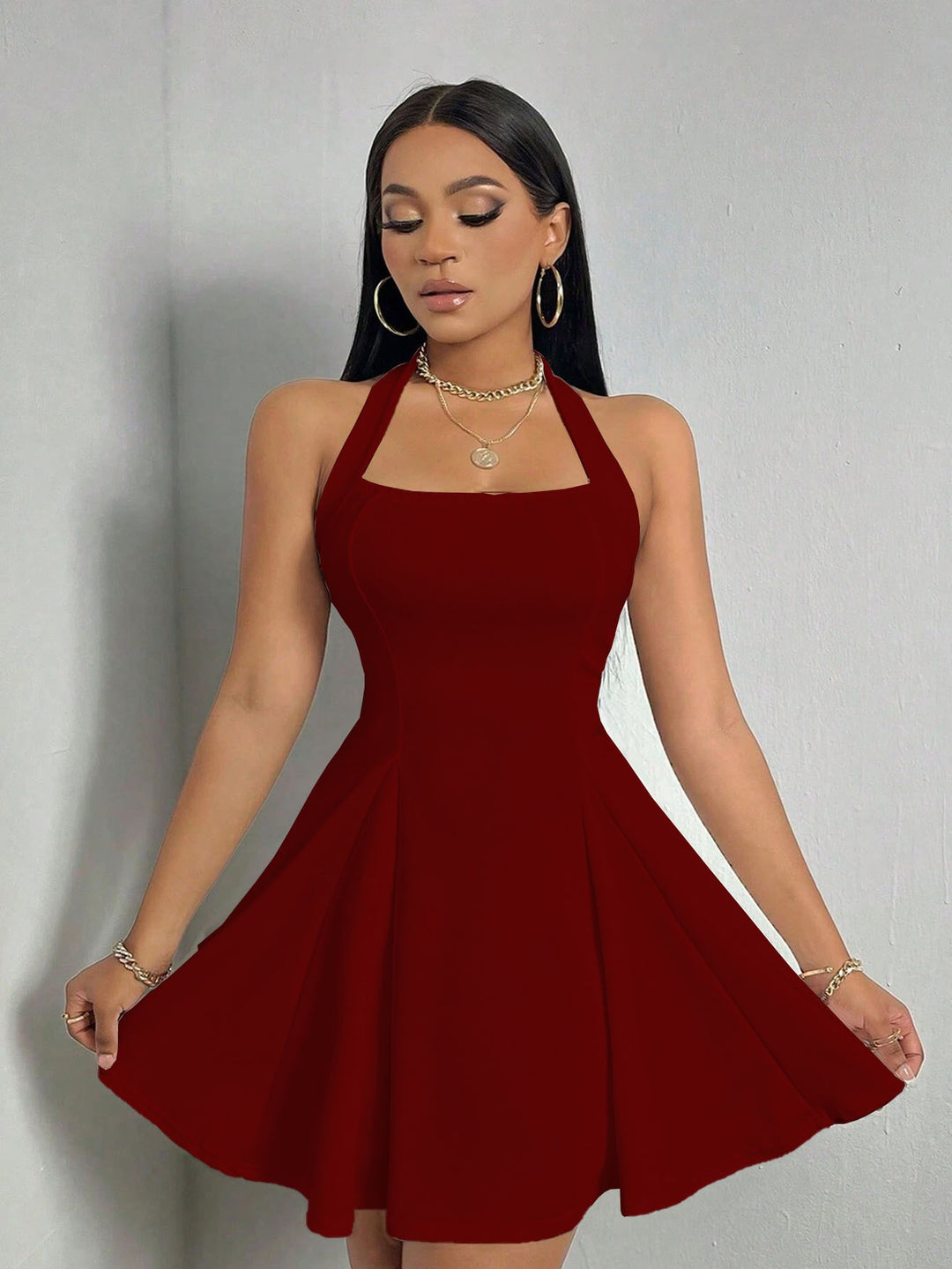 Mini-Kleid für Damen mit Neckholder – Rückenausschnitt und Tellerrock