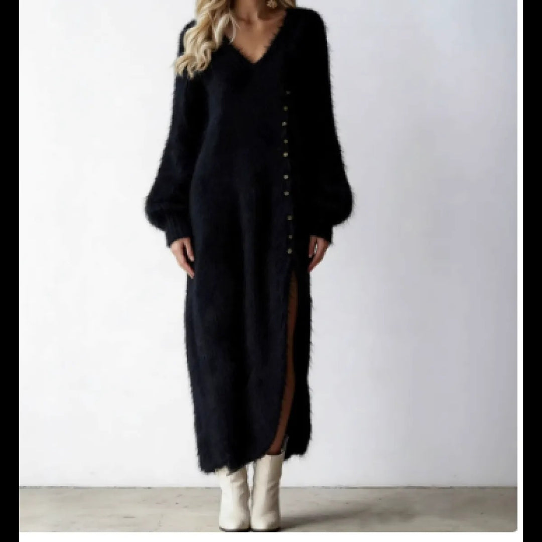 Langes Damen-Strickkleid – geknöpfter Schlitz und eleganter V-Ausschnitt