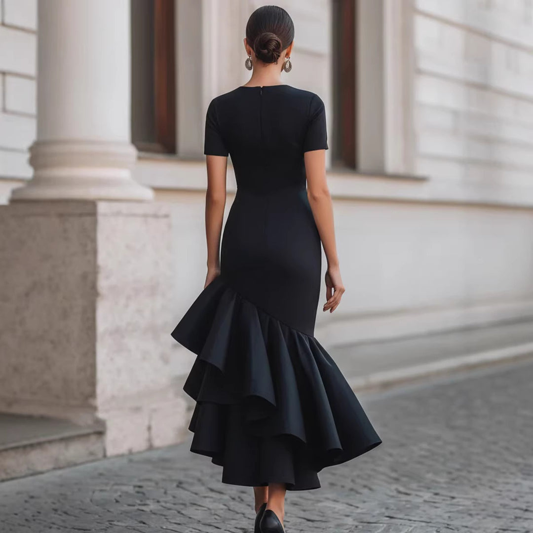 Damenlangkleid mit asymmetrischen Volants – elegante und figurbetonte Silhouette