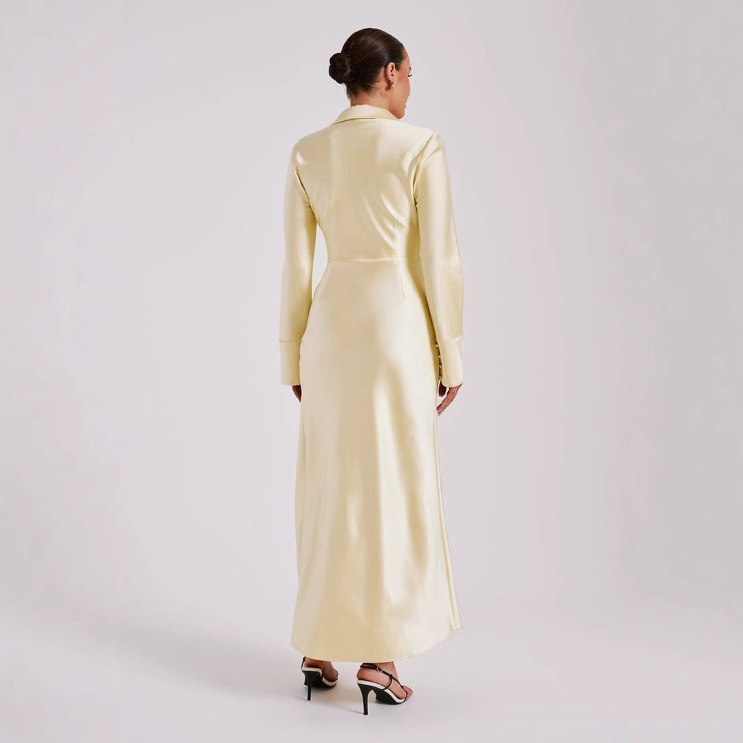 Abito da donna in raso a maniche lunghe – Spacco e elegante