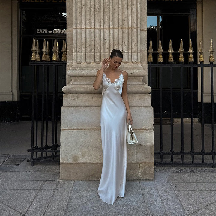 Langes Damenkleid – Satinierter Stoff mit floraler Spitze
