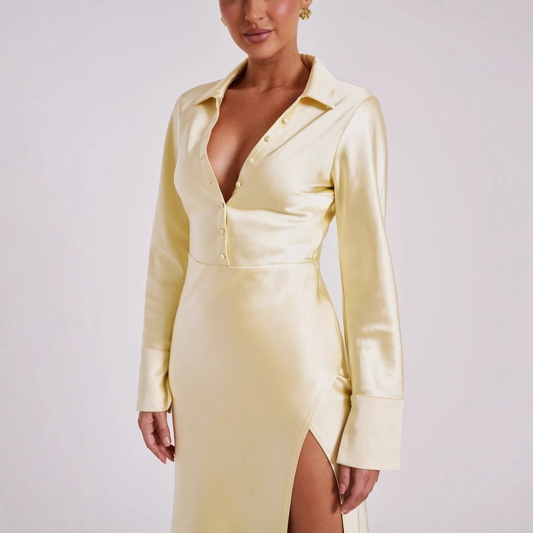 Abito da donna in raso a maniche lunghe – Spacco e elegante