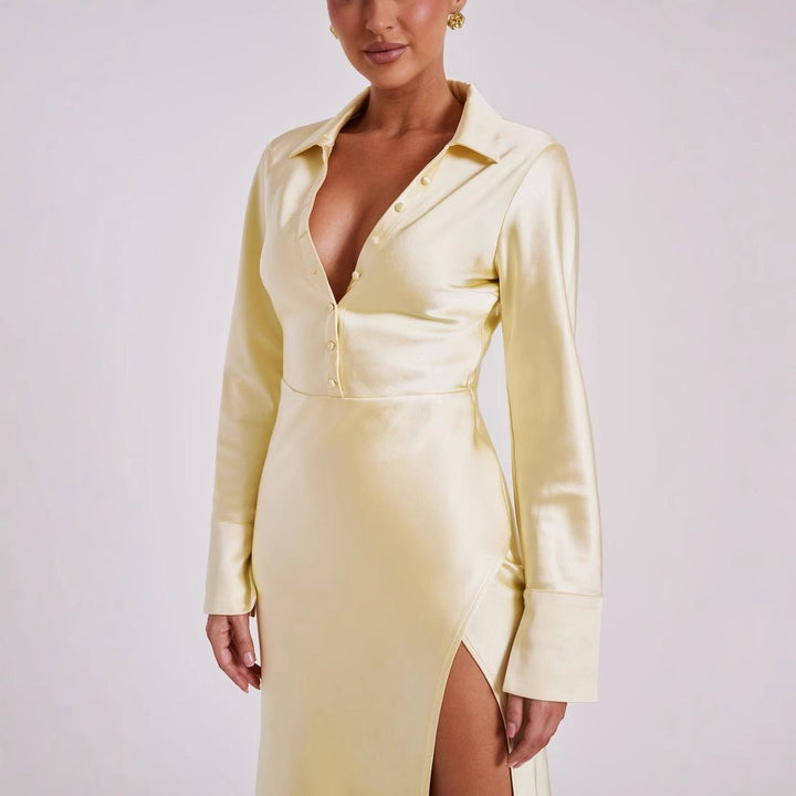 Abito da donna in raso a maniche lunghe – Spacco e elegante
