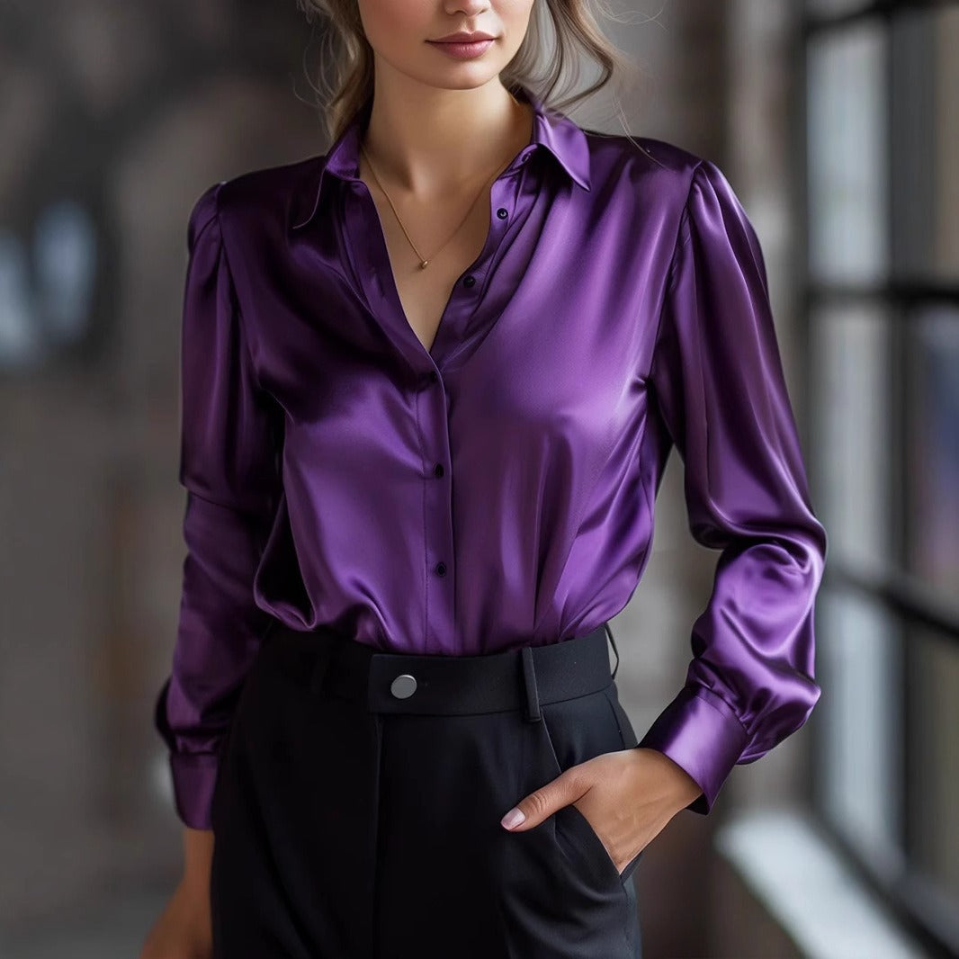 Damebluse i satin med knapper – Let, flydende og silkeagtig pasform