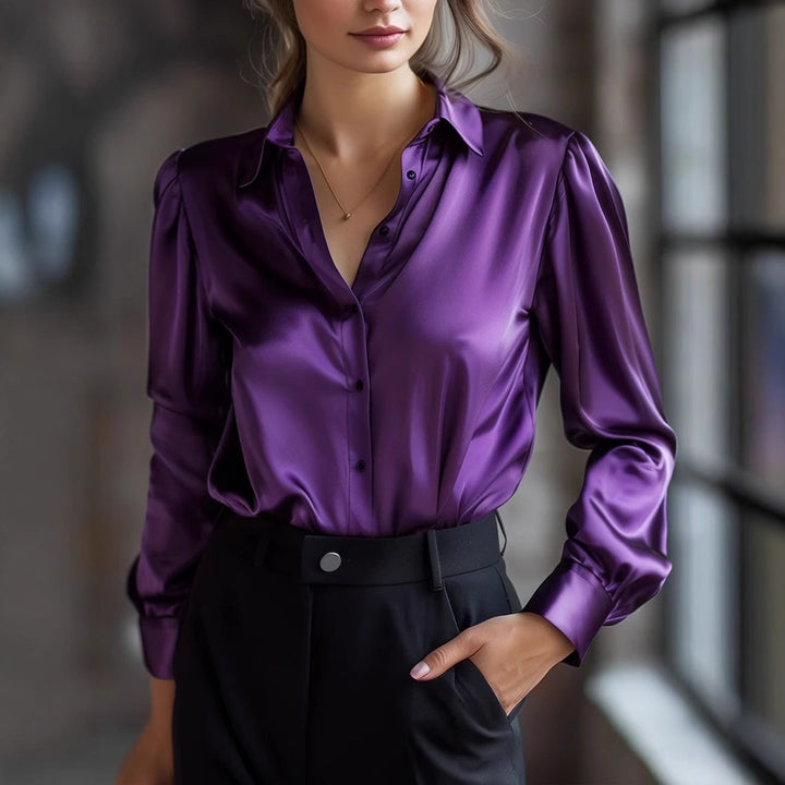 Damebluse i satin med knapper – Let, flydende og silkeagtig pasform