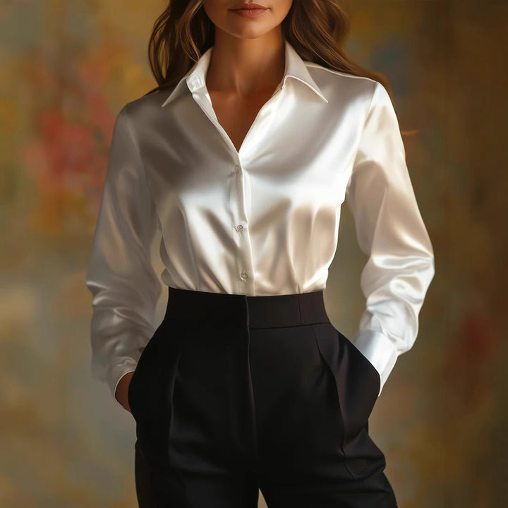 Damebluse i satin med knapper – Let, flydende og silkeagtig pasform
