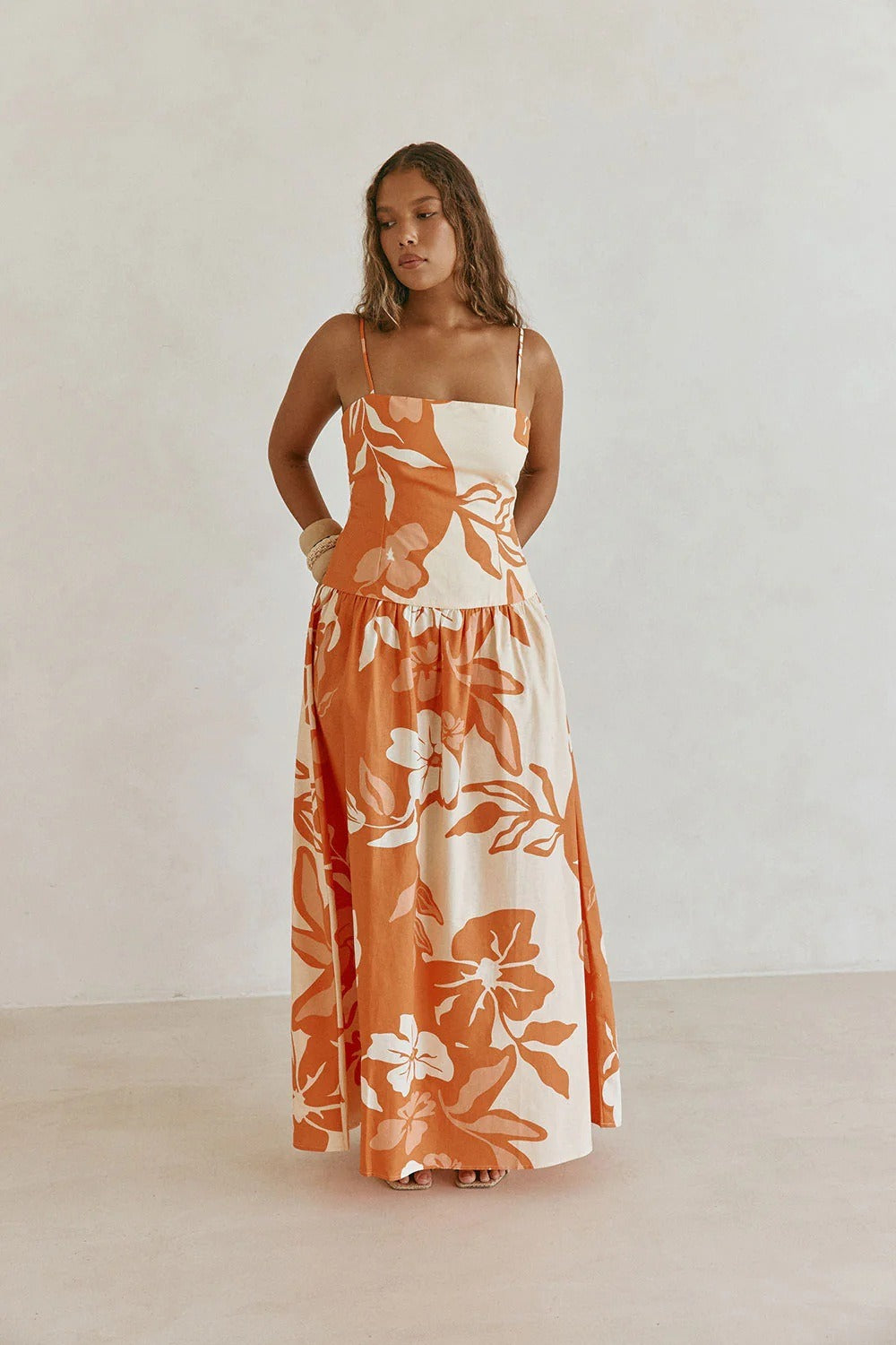 Robe Longue Femme Fleurie – Col Carré Bretelles Fines Réglables