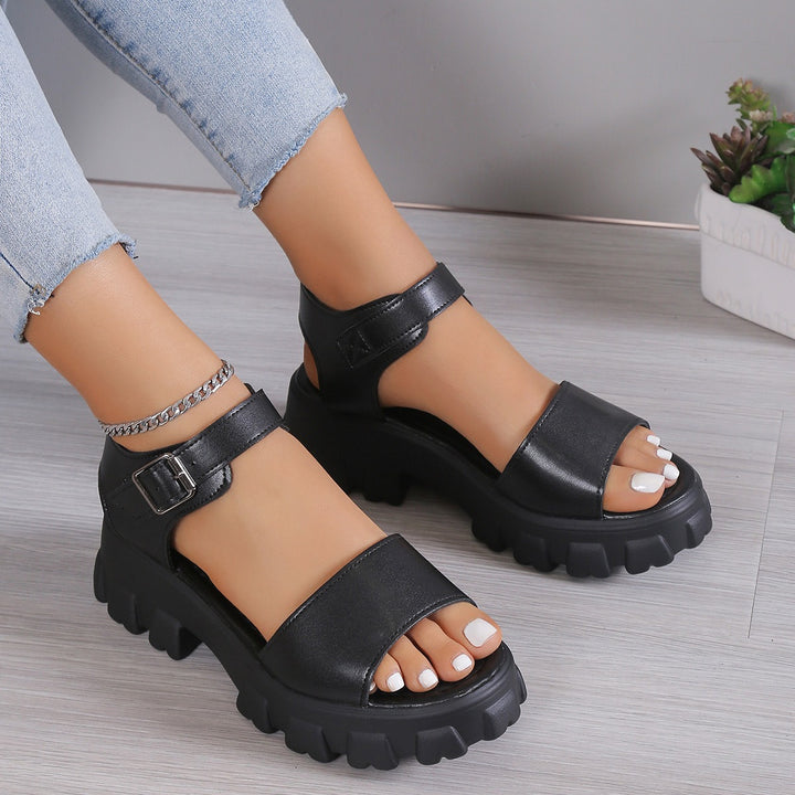 Sandales Plates Femme à Plateforme – Bride Réglable et Découpes Latérales