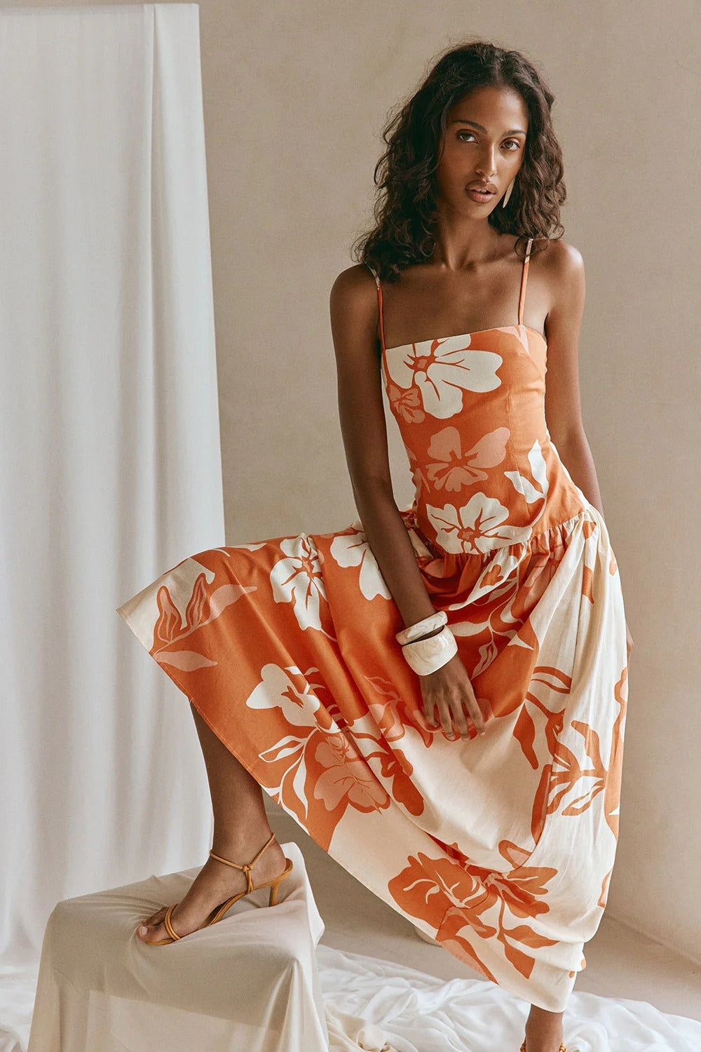 Robe Longue Femme Fleurie – Col Carré Bretelles Fines Réglables