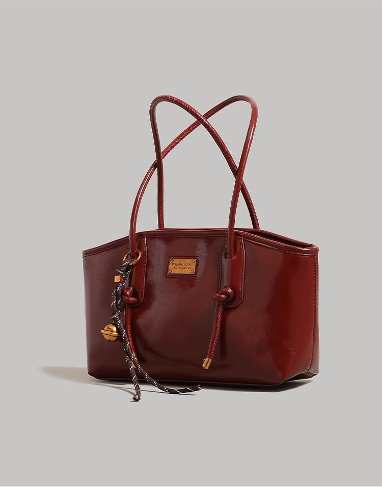 Große Damen-Shopper-Tasche – Strukturierter, glänzender Stoff mit Anhänger