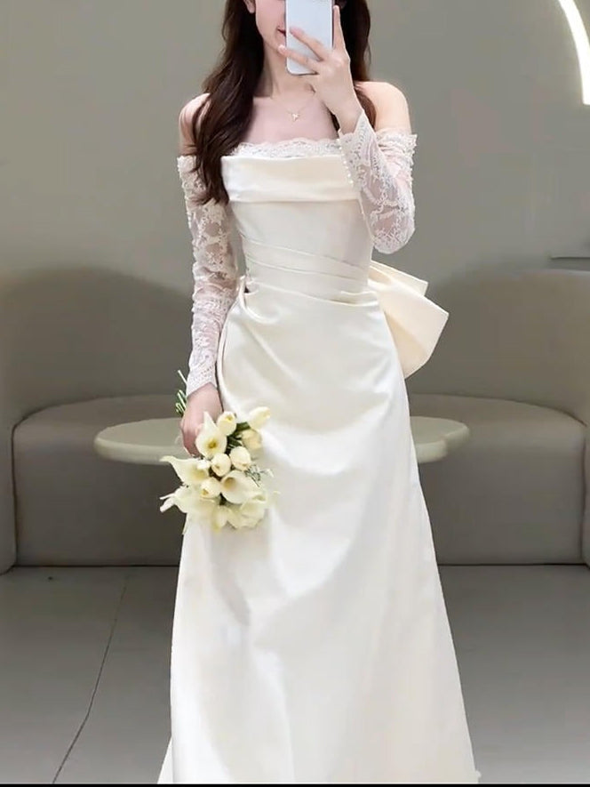Abito lungo da donna in satin – maniche in pizzo e scollo Bardot