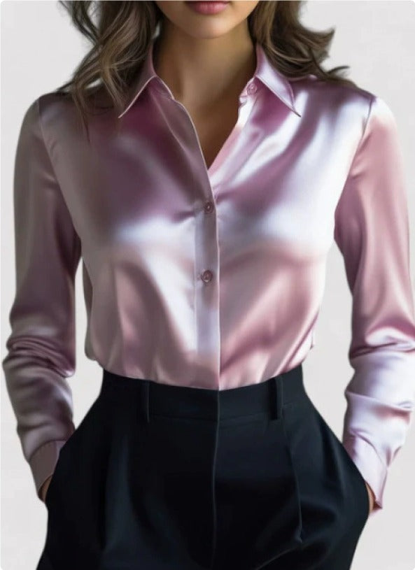 Damebluse i satin med knapper – Let, flydende og silkeagtig pasform